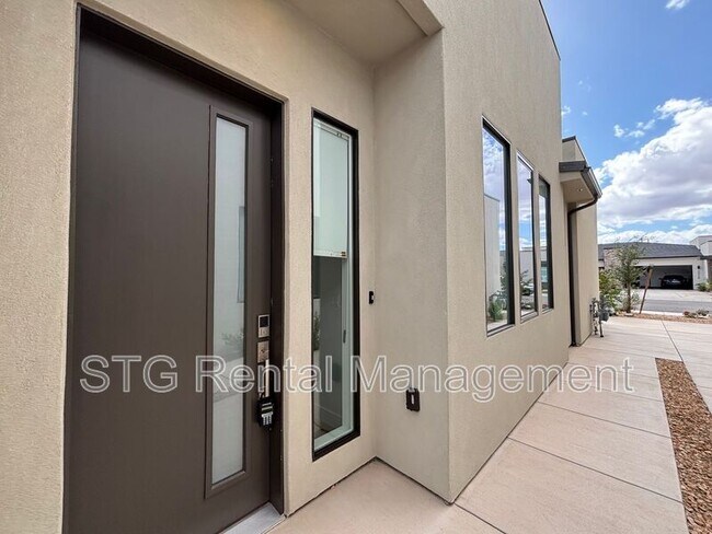 2963 E Snowberry Dr in Saint George, UT - Building Photo - Building Photo