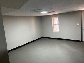 3617 Sharon Ave, Unit B in Greensboro, NC - Foto de edificio - Building Photo