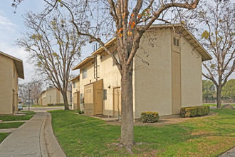 Lemoore Villa in Lemoore, CA - Building Photo - Building Photo