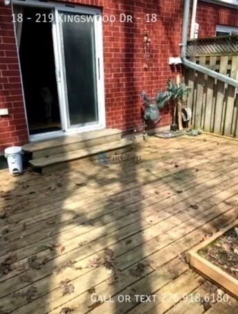 219 Kingswood Dr in Kitchener, ON - Building Photo - Building Photo