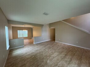 527 Bristol Cir in Kissimmee, FL - Building Photo - Building Photo