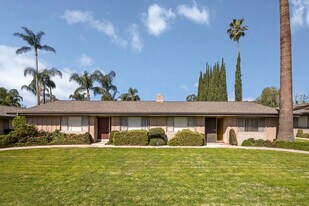 Country Club Villas in San Bernardino, CA - Building Photo