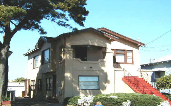 5121 West St in Oakland, CA - Foto de edificio - Building Photo