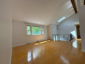 19 Independence Rd in Bedford, MA - Building Photo - Building Photo