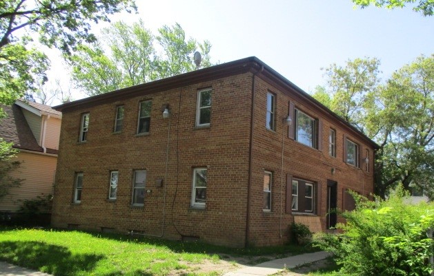 3829 W Fairmount Ave in Milwaukee, WI - Building Photo