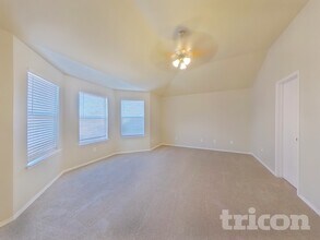 10712 Braemoor Dr in Haslet, TX - Foto de edificio - Building Photo