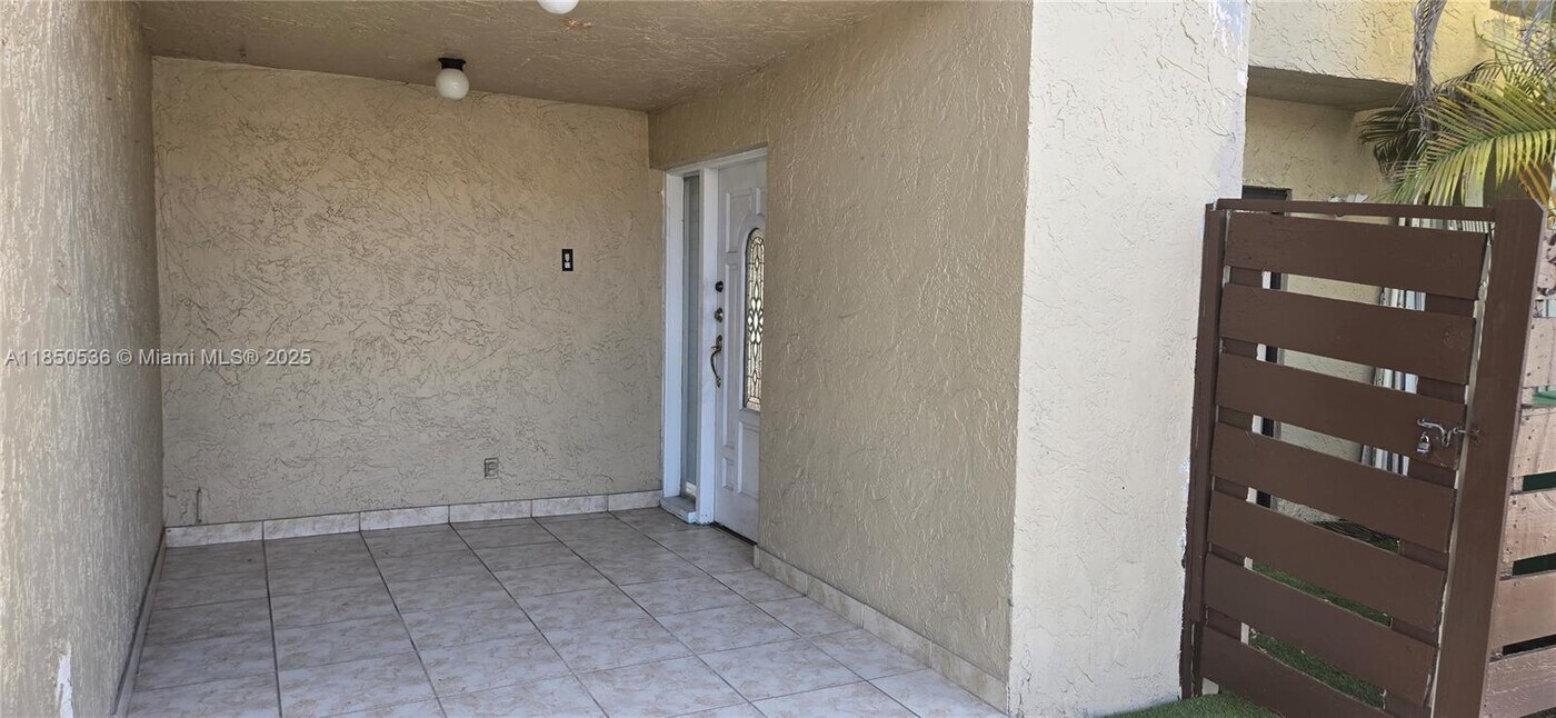 6325 SW 138th Ct in Miami, FL - Building Photo