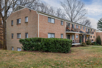 Parkside Condominium in Bethesda, MD - Foto de edificio - Building Photo