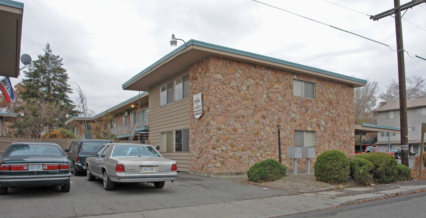 Royal Court Apartments in Yakima, WA - Building Photo