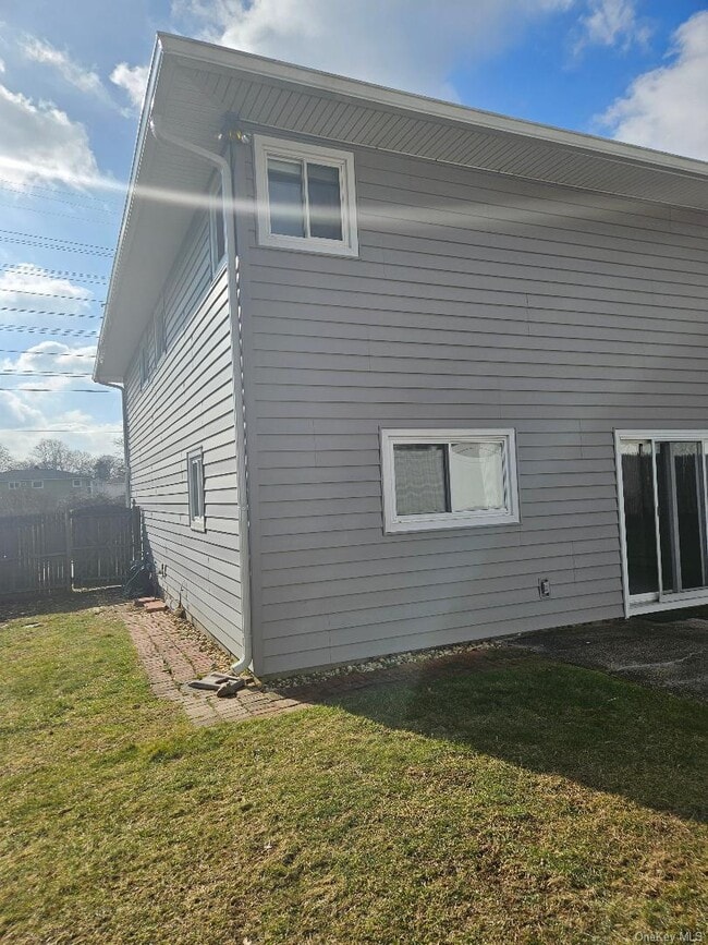 149 Truxton Rd in Dix Hills, NY - Building Photo - Building Photo