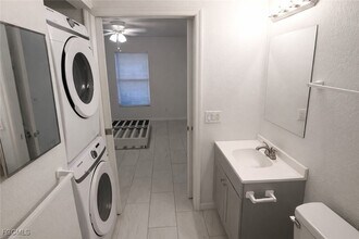 2912 SE Santa Barbara Pl in Cape Coral, FL - Building Photo - Building Photo