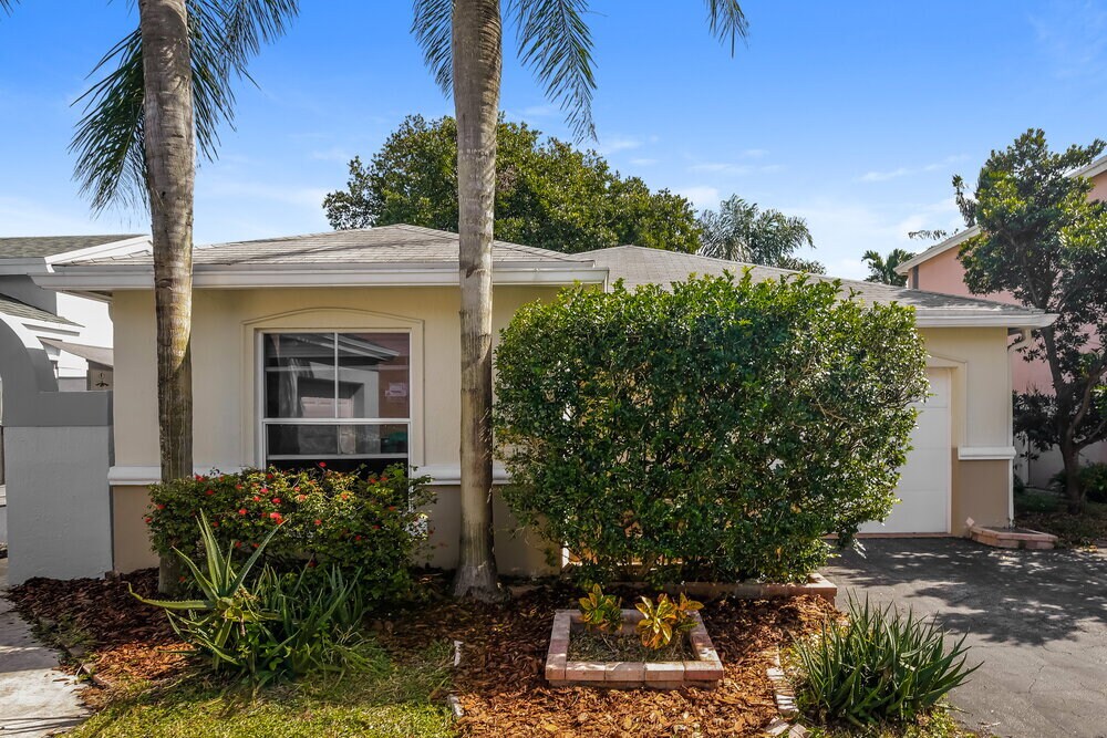 4430 SW 72nd Way in Davie, FL - Building Photo