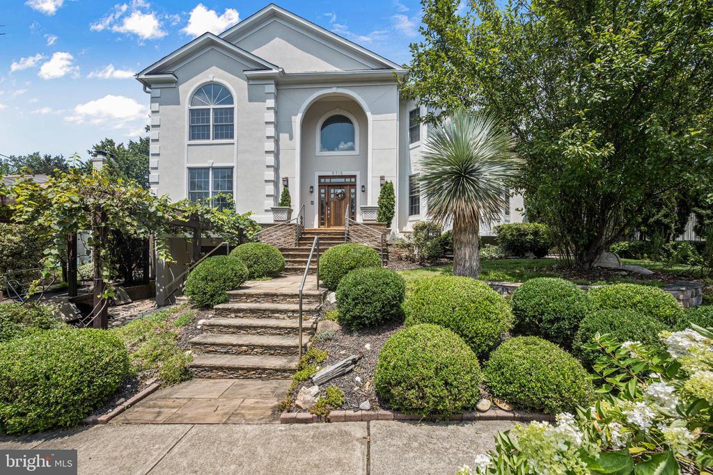 9715 Singleton Dr in Bethesda, MD - Foto de edificio