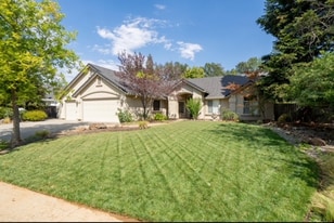3451 Woodbury Dr in Redding, CA - Building Photo