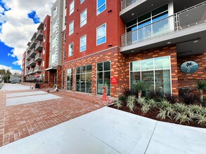 Jefferson Flats Student Living in Los Angeles in Los Angeles, CA - Foto de edificio - Building Photo