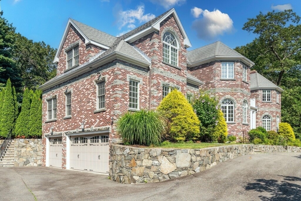 66 Forest Ave in Newton, MA - Building Photo