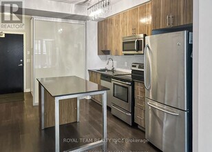 225-225 Sackville St in Toronto, ON - Building Photo - Building Photo