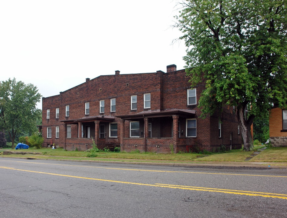 1 Circle St in Niles, OH - Foto de edificio