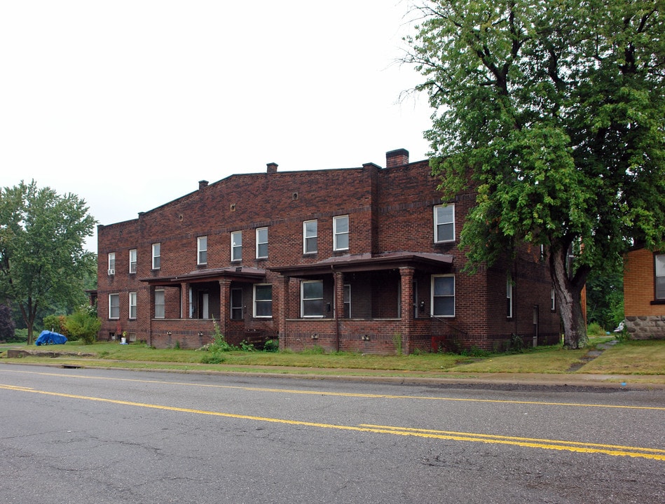 1 Circle St in Niles, OH - Building Photo