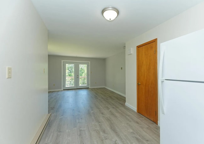 6067 Veeder Rd, Unit Apartment B in Slingerlands, NY - Foto de edificio - Building Photo