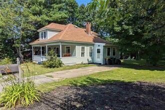 50 Stark St in Laconia, NH - Foto de edificio - Building Photo