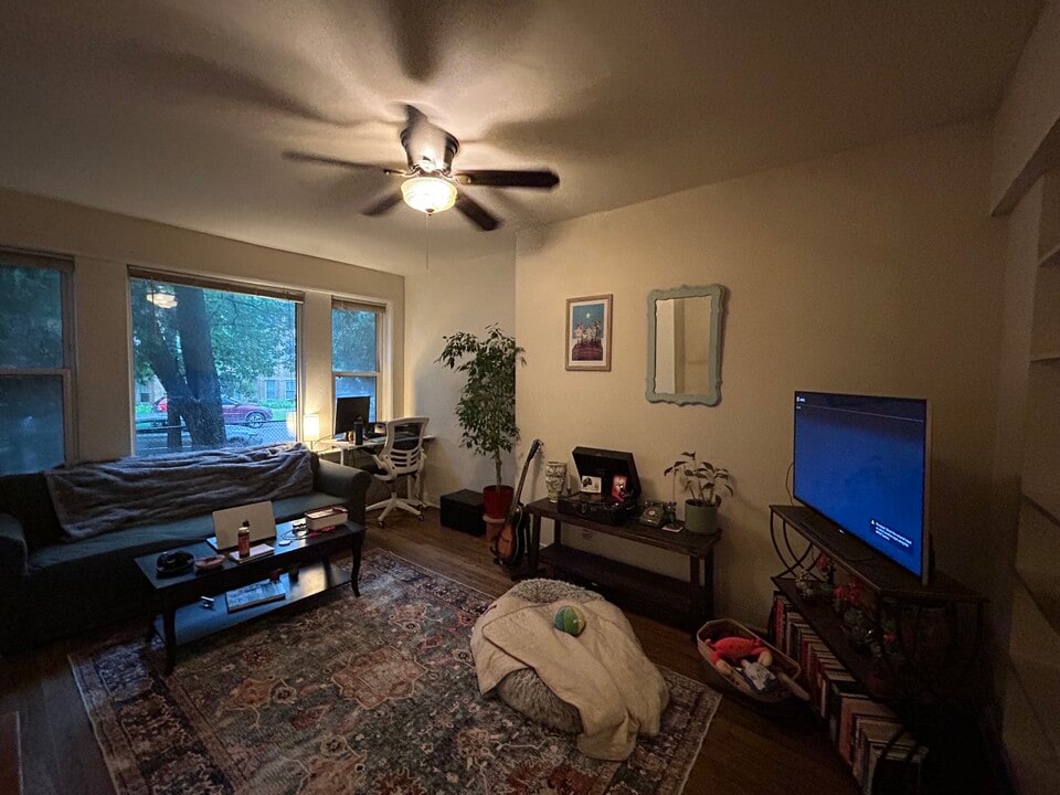 2554 W Eastwood Ave, Unit 1 in Chicago, IL - Building Photo