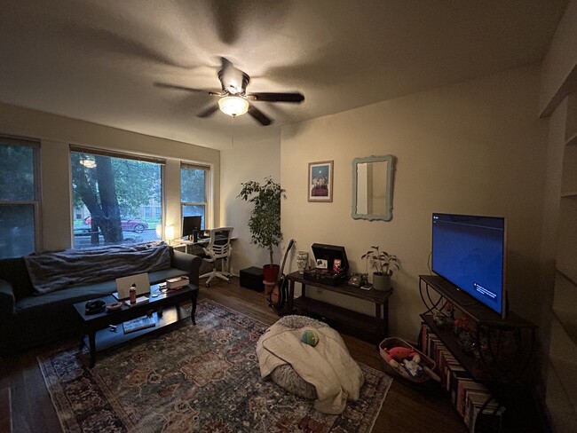 2554 W Eastwood Ave, Unit 1