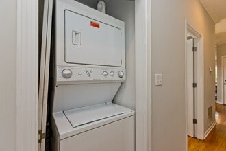 2715 N Sawyer Ave in Chicago, IL - Building Photo - Building Photo