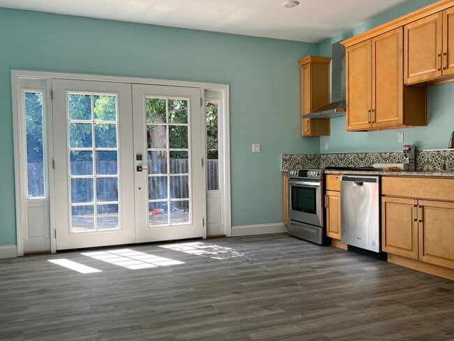 5746 Robinhood Dr, Unit 1 in El Sobrante, CA - Foto de edificio - Building Photo