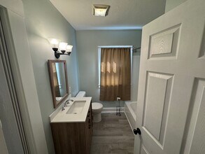 517 Lyndon Ln in Louisville, KY - Building Photo - Building Photo