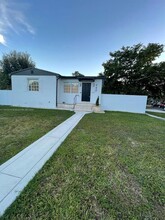 940 NW 134th St in North Miami, FL - Building Photo - Building Photo