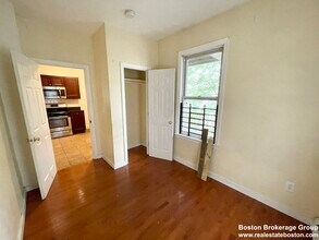 7 Iroquois St, Unit 1 in Boston, MA - Foto de edificio - Building Photo