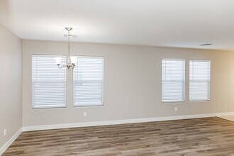 318 Silverado Pines Ave in Las Vegas, NV - Building Photo - Building Photo