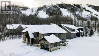 102 Hemlock Ct in Blue Mountains, ON - Building Photo