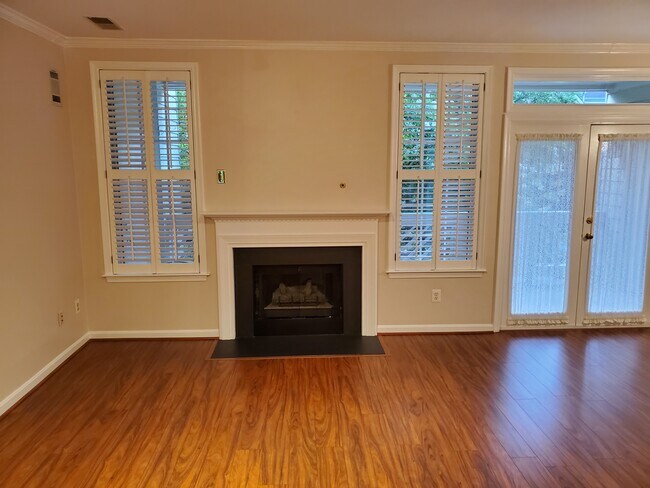 1304 Garden Wall Cir in Reston, VA - Building Photo - Building Photo