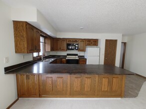 506 N 11th St, Unit A in Bismarck, ND - Foto de edificio - Building Photo