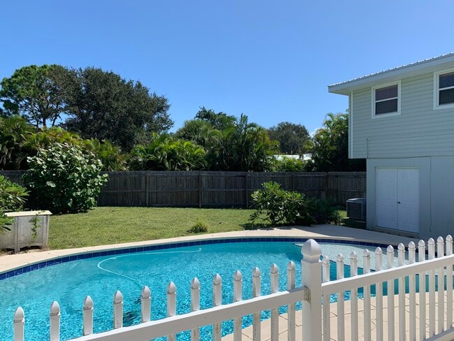 1401 Magnolia Dr in Indialantic, FL - Building Photo - Building Photo