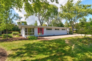 334 Russet Ln in Highland Park, IL - Building Photo