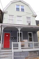 105 Sambourne St in Wilkes-Barre, PA - Building Photo