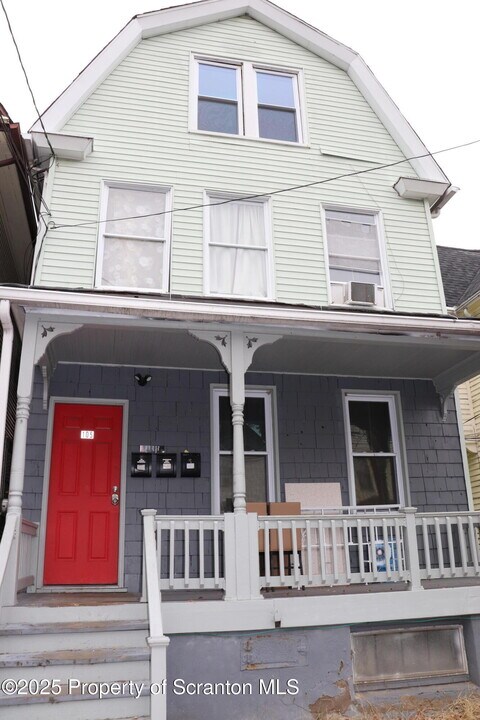 105 Sambourne St in Wilkes-Barre, PA - Building Photo