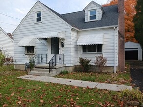 2212 Kirk Rd in Youngstown, OH - Building Photo - Building Photo