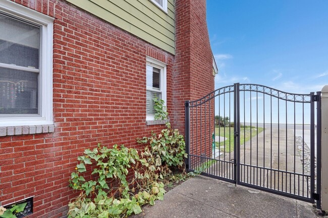 property at 911 Chesapeake Ave