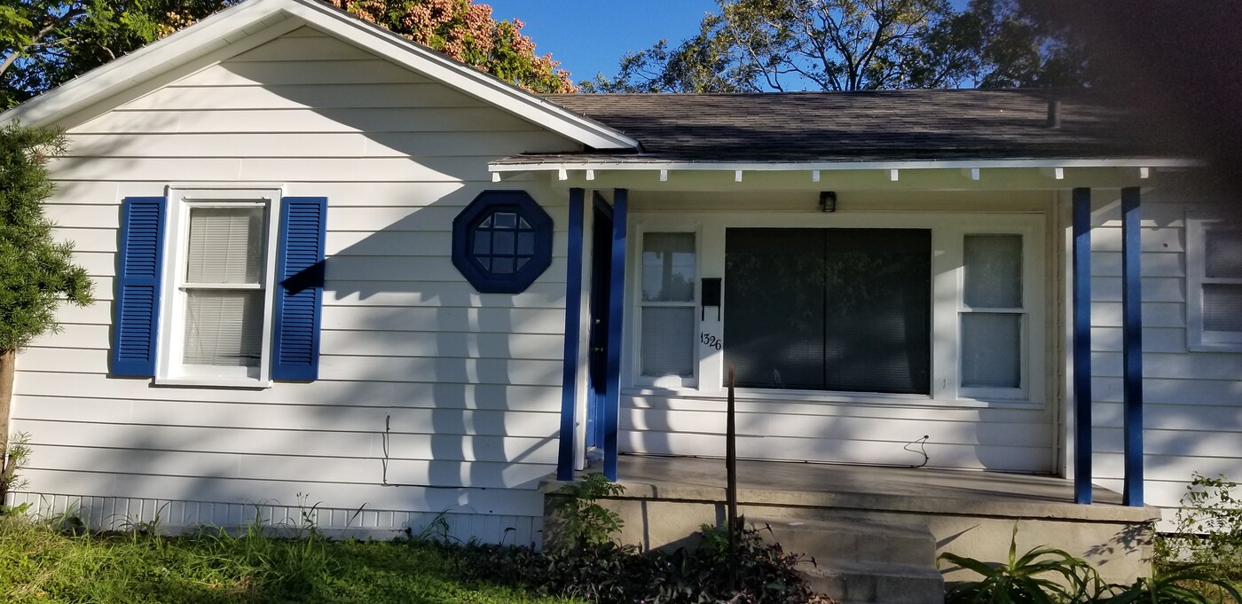 1326 Florida in Corpus Christi, TX - Foto de edificio