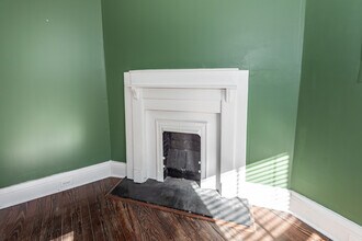 34 Amherst St, Unit B in Charleston, SC - Foto de edificio - Building Photo