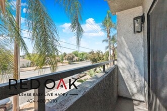 11817 Victory Blvd in Los Angeles, CA - Building Photo - Building Photo