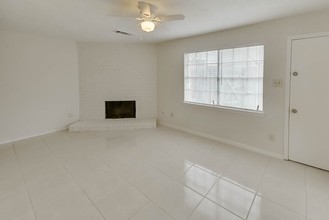 3818 Willow Springs Ln in Houston, TX - Building Photo - Interior Photo