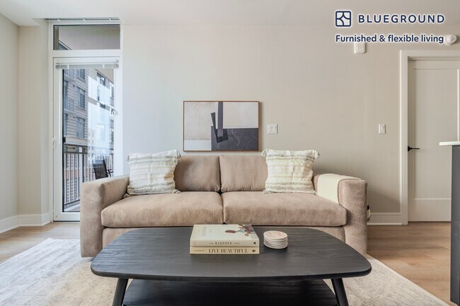 4924 St Elmo Ave in Bethesda, MD - Foto de edificio - Building Photo