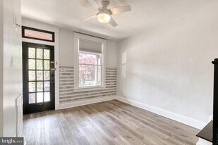 860 W 33rd St in Baltimore, MD - Building Photo