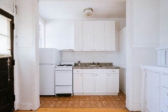 1917 W Winnemac Ave, Unit 3 in Chicago, IL - Building Photo - Building Photo