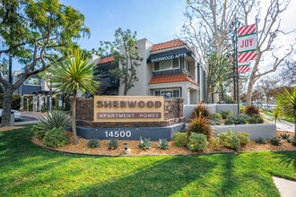 Sherwood Apartments in Bellflower, CA - Foto de edificio - Building Photo